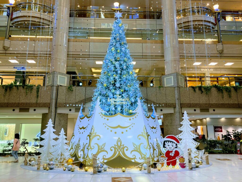 2021年横浜ランドマークのクリスマスツリー。ちびまる子ちゃんとみなとみらいのイベント