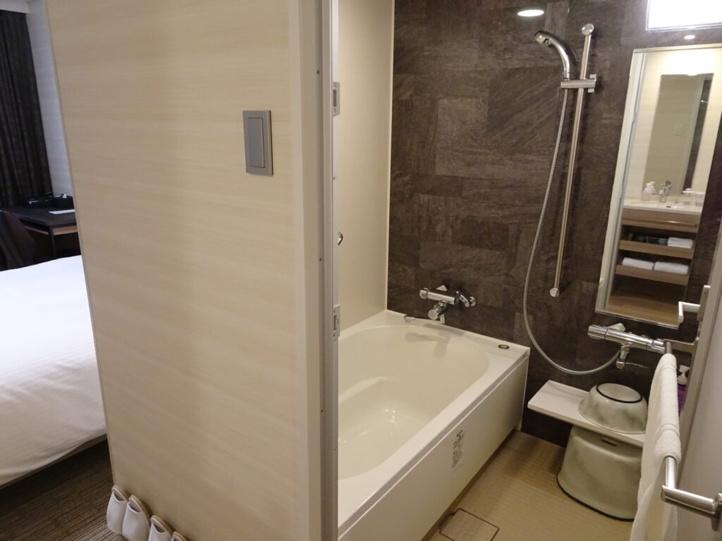 リッチモンドホテル横浜駅前のお部屋、コンフォートルームの独立型浴室、バスルーム