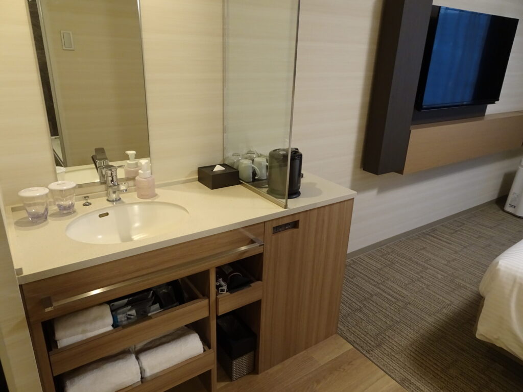 リッチモンドホテル横浜駅前のお部屋、コンフォートルームの独立型洗面台