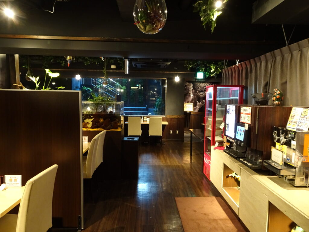 ホテルパセラの森横浜関内、地下スペース、朝食会場、カフェ、フリードリンクバー、飲み放題バータイム、無料サービス