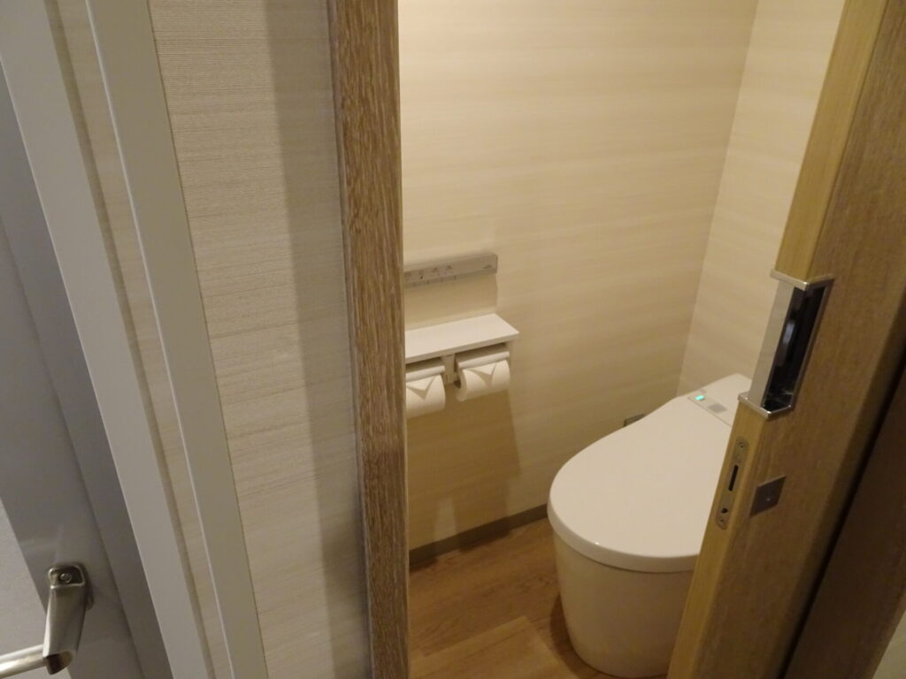 リッチモンドホテル横浜駅前のお部屋、コンフォートルームの独立型トイレ