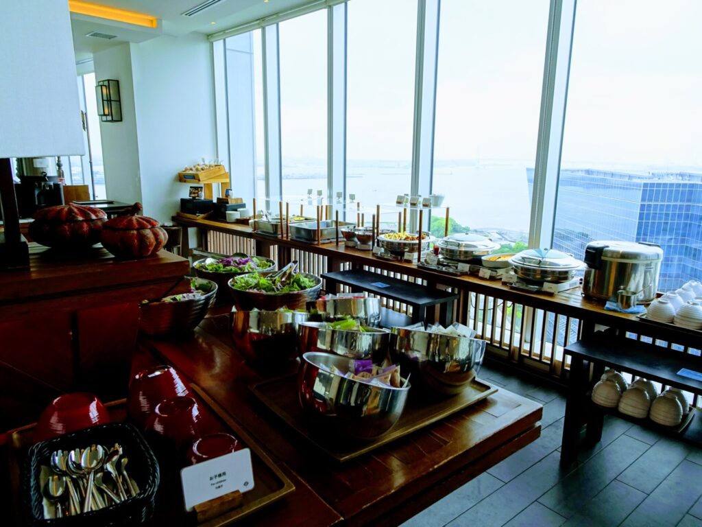「ザ・スクエアホテル横浜みなとみらい」19階レストラン「ORIENTAL BEACH(オリエンタルビーチ)」の朝食、和洋食ビュッフェ