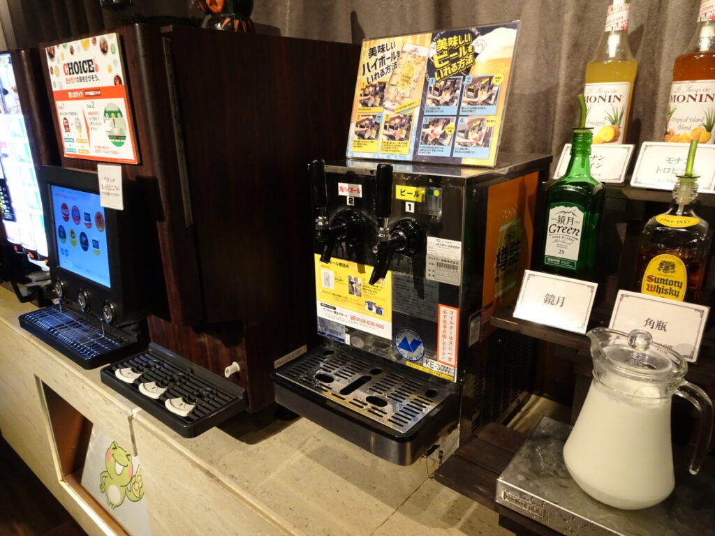 ホテルパセラの森横浜関内、地下スペース、フリードリンクバー、飲み放題バータイム