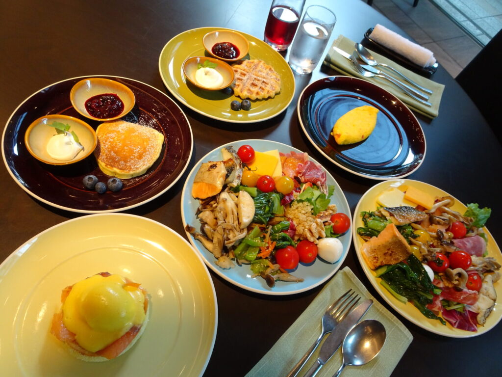 「プルマン東京田町」レストラン「KASA」朝食ビュッフェ、オーダー式メインメニュー
