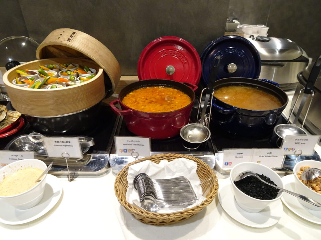 ホテルインターゲート東京京橋、ラウンジ、朝食ブッフェ、野菜料理＆スープコーナー