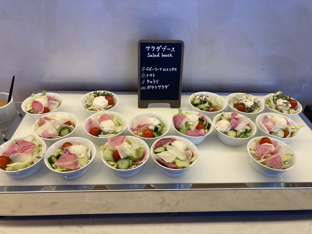 横浜東急REIホテル９階レストラン「Bistro China ENCORE(アンコール)」朝食、モーニングブッフェ、３種のメイン食べ放題、サラダコーナー
