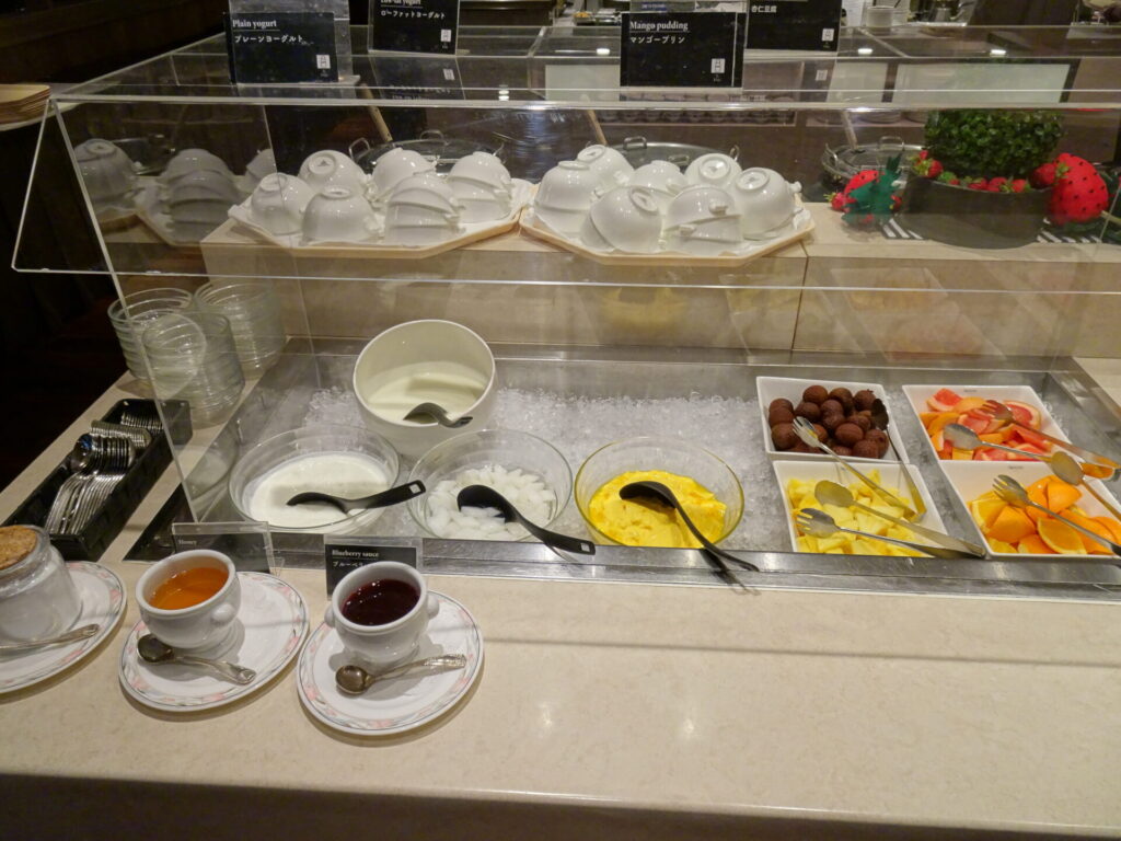 ローズ横浜、ホテル１階「ブラスリー ミリーラ・フォーレ」、朝食ブッフェ、デザートコーナー