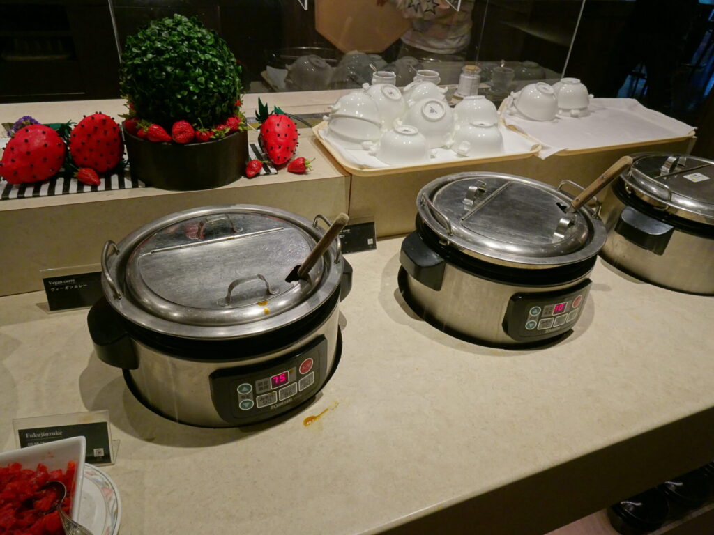 ローズ横浜、ホテル１階「ブラスリー ミリーラ・フォーレ」、朝食ブッフェ、カレー・スープ・味噌汁
