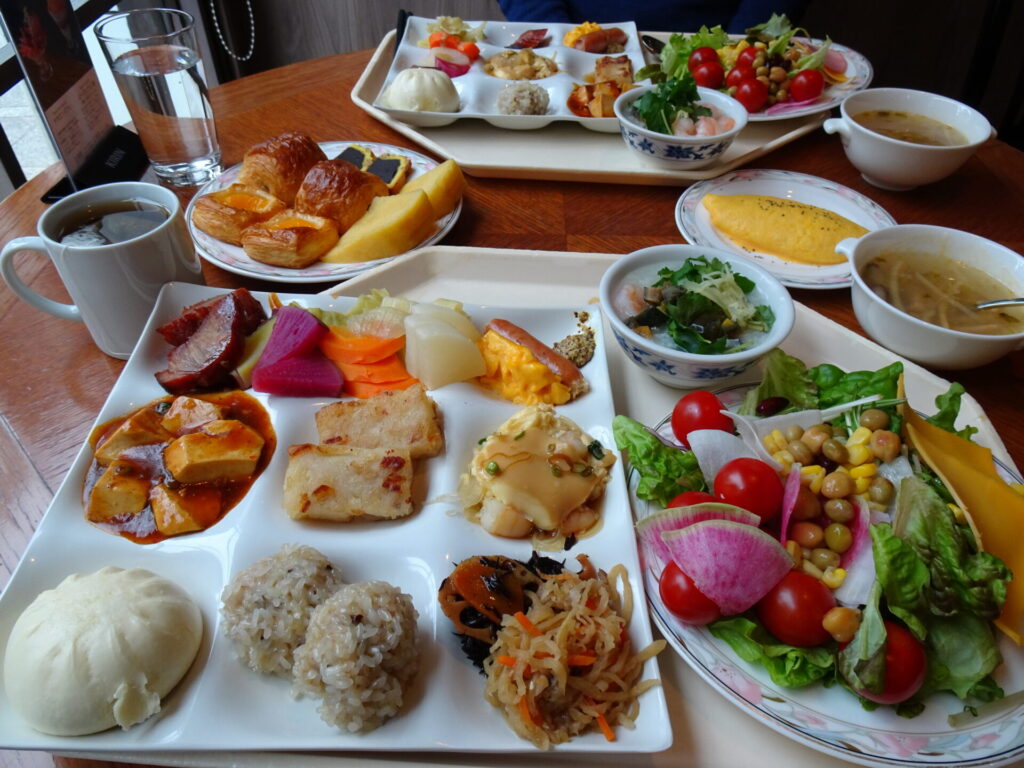 ローズ横浜、ホテル１階「ブラスリー ミリーラ・フォーレ」、朝食ブッフェ