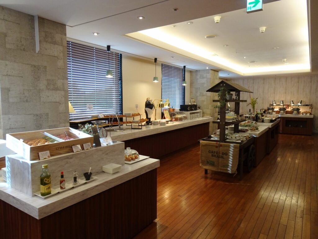 プレミアホテル 中島公園 札幌、５階ビストロ「ラ・プロヴァンス」、朝食ブッフェ、ブッフェコーナー