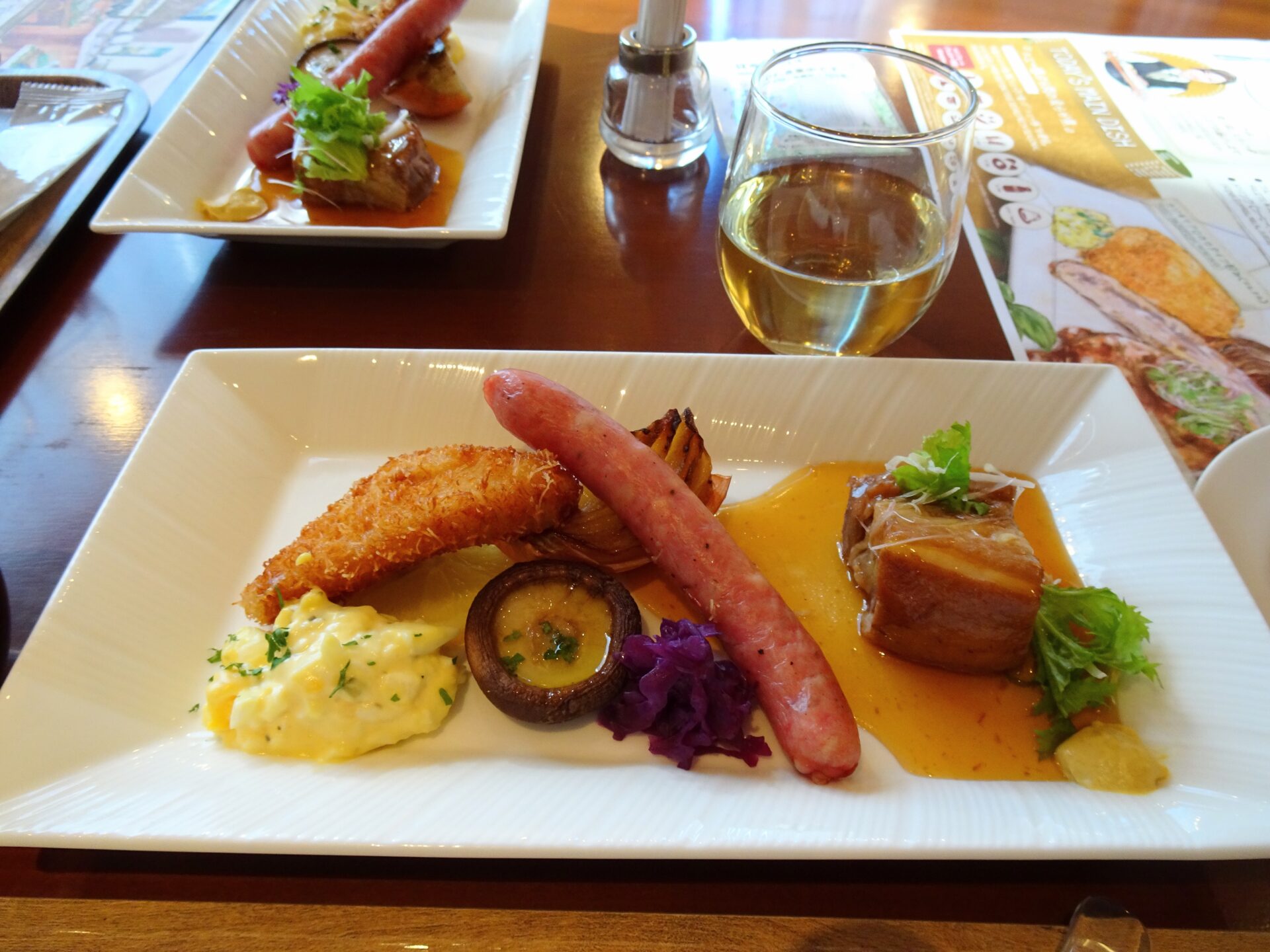 プレミアホテル 中島公園 札幌、５階ビストロ「ラ・プロヴァンス」、朝食ブッフェ、日替わりメインプレート