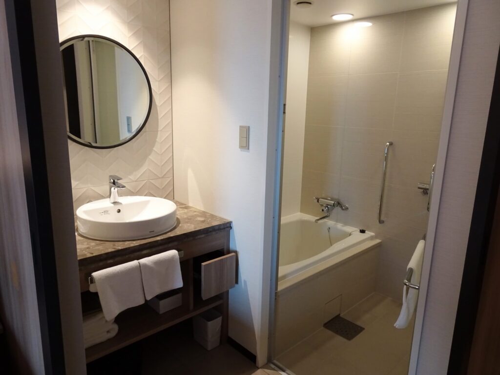ソラリア西鉄ホテル札幌、スタンダードダブルルーム、客室内アメニティ・設備、独立型バスルーム、独立型洗面所