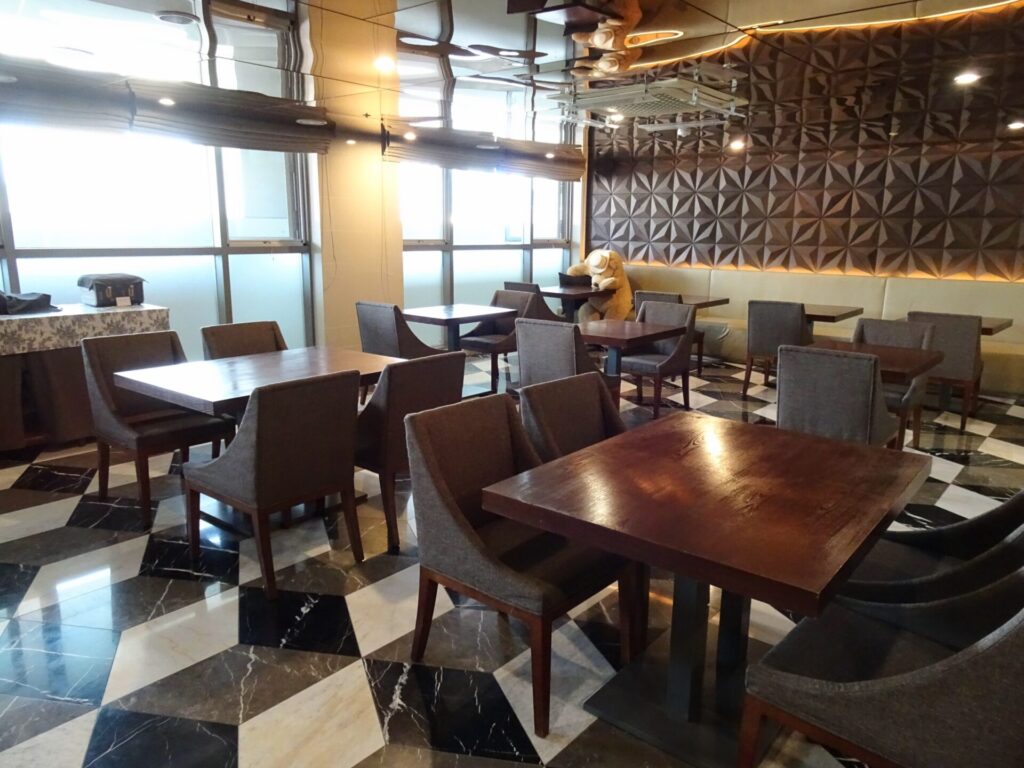 アベンツリーホテル釜山、６階ロビーラウンジ、朝食会場、コーヒー＆お茶の無料サービス