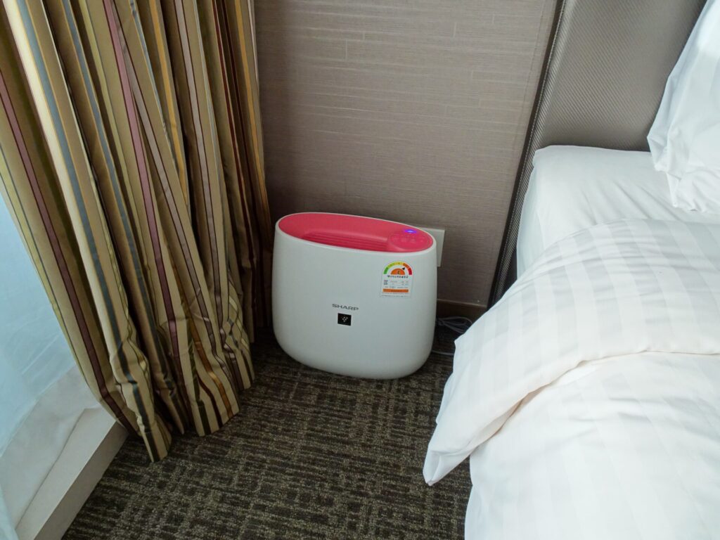 アベンツリーホテル釜山、６階デラックスツインルーム、客室内設備＆アメニティ、空気清浄機