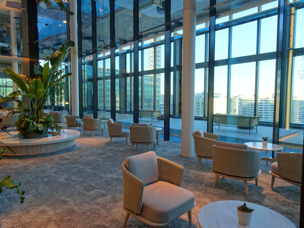 三井ガーデンホテル横浜みなとみらいプレミア２０階フロントロビー、ロビーラウンジ