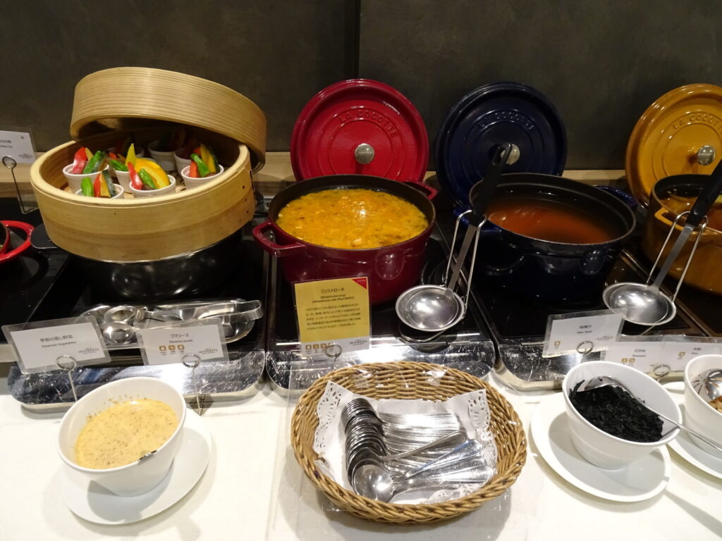 ホテルインターゲート東京京橋ラウンジ、朝食、温かいお料理、蒸し野菜、スープコーナー