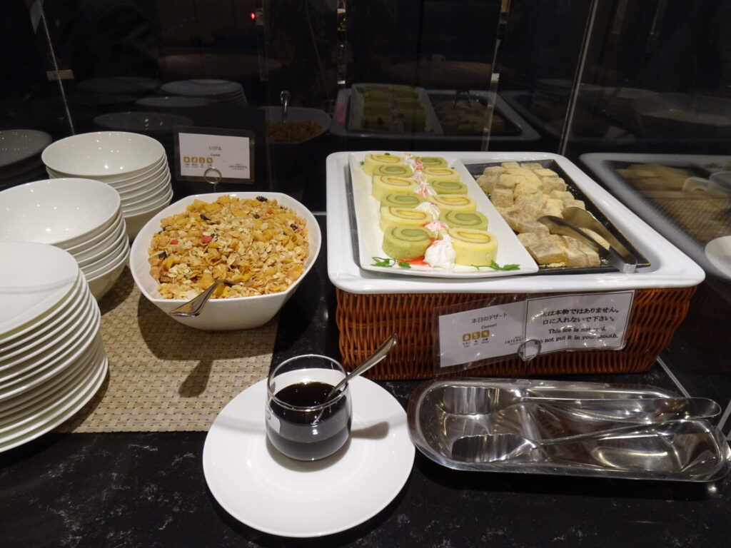 ホテルインターゲート東京京橋ラウンジ、朝食、シリアル、デザートコーナー