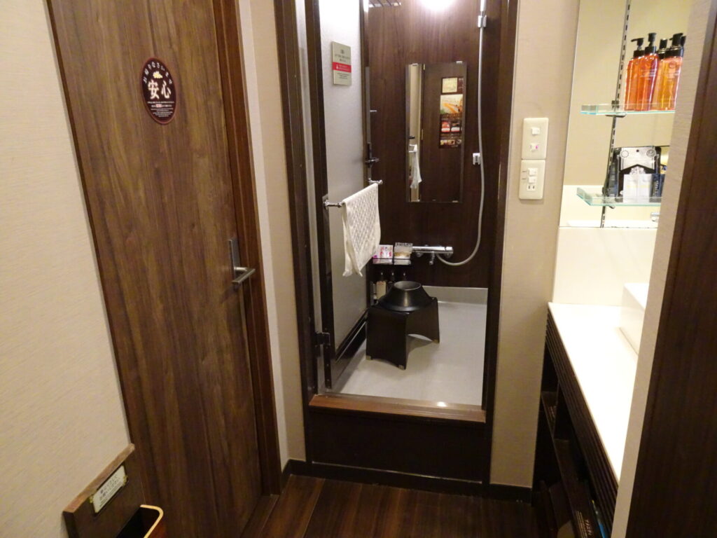 ホテルパセラの森横浜関内、ダブルルーム、独立型バスルーム＆洗面台＆トイレ