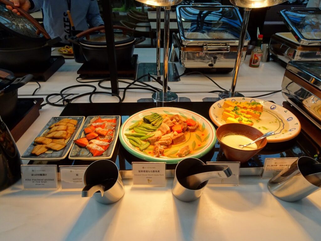 グランドメルキュール札幌大通公園、１階レストラン「LE SENSORIEL」、１階ラウンジ、朝食ブッフェ、和惣菜コーナー、地元食材料理
