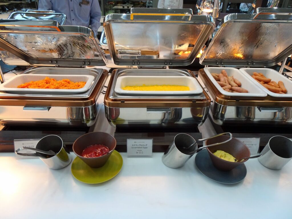 グランドメルキュール札幌大通公園、１階レストラン「LE SENSORIEL」、１階ラウンジ、朝食ブッフェ、洋食コーナー