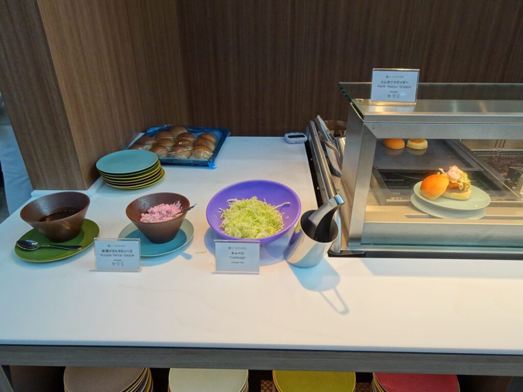 グランドメルキュール札幌大通公園、１階レストラン「LE SENSORIEL」、１階ラウンジ、朝食ブッフェ、ヒレカツスライダー