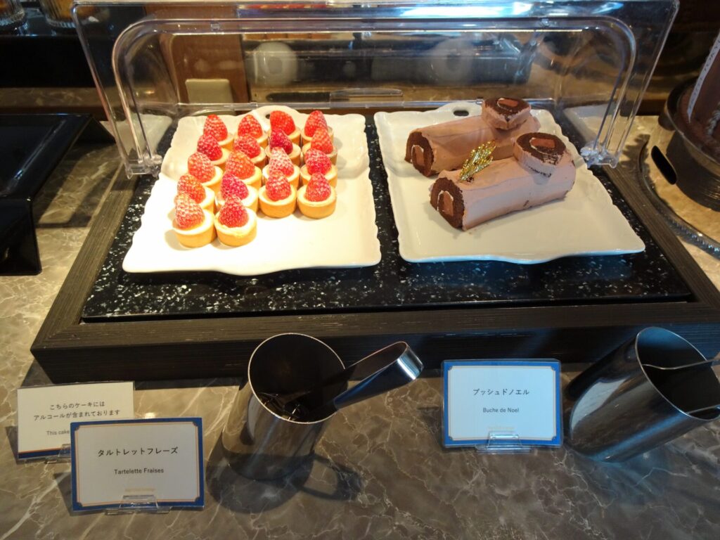 横浜ベイホテル東急、THE YOKOHAMA BAY HOTEL TOKYU、ベイクラブフロア、25階ベイクラブラウンジ、ティータイム、ケーキ