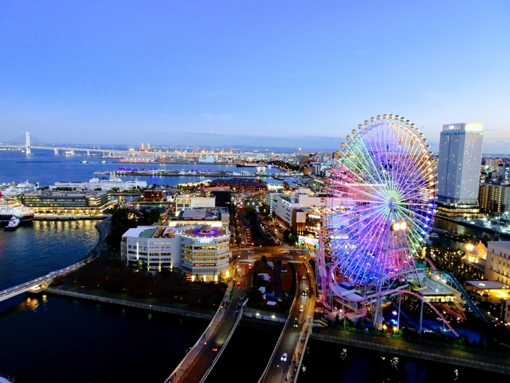 横浜ベイホテル東急、THE YOKOHAMA BAY HOTEL TOKYU、ベイクラブフロア、25階ベイクラブラウンジ、眺望、横浜みなとみらい、横浜港、大観覧車、夕暮れ