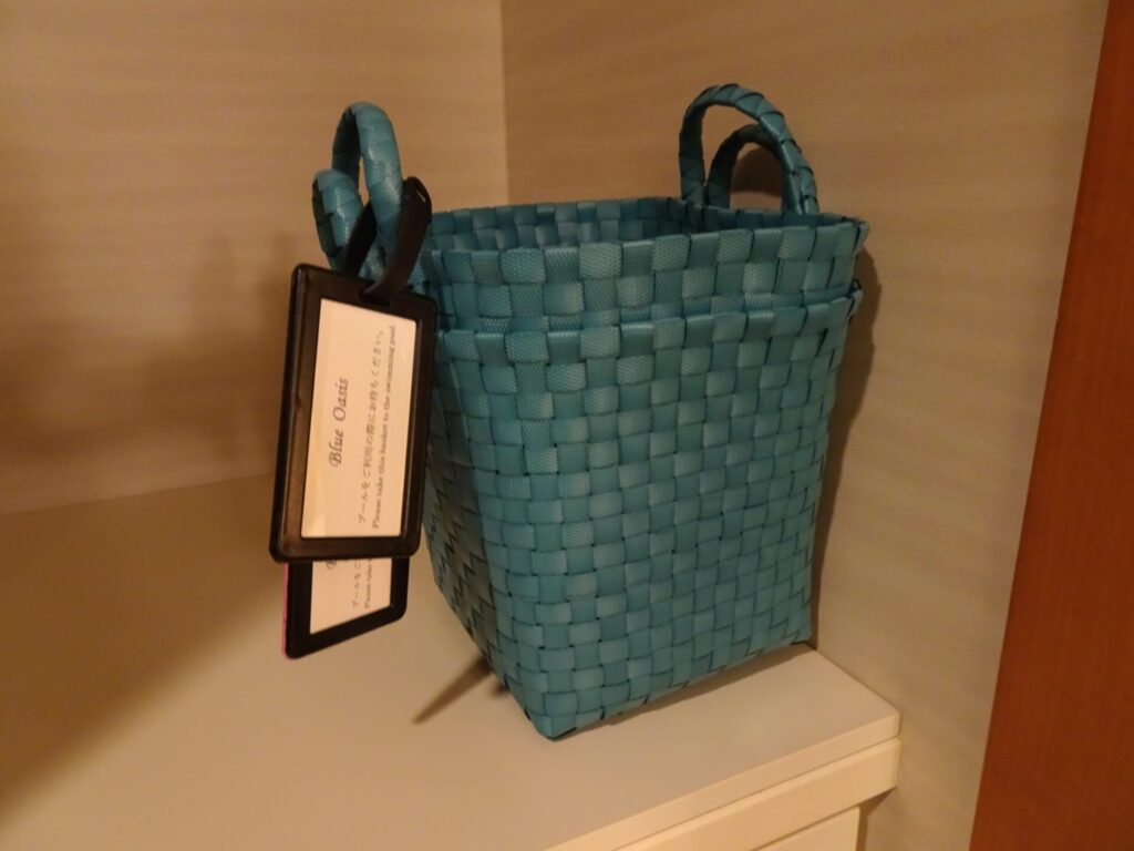 横浜ベイホテル東急、THE YOKOHAMA BAY HOTEL TOKYU、25階ベイクラブフロア ツイン シティビュー、客室内設備＆アメニティ、プール用バッグ、クローゼット