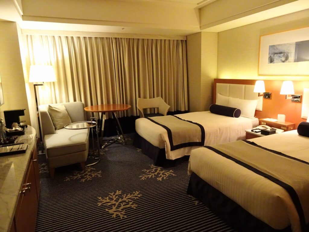 横浜ベイホテル東急、THE YOKOHAMA BAY HOTEL TOKYU、25階ベイクラブフロア ツイン シティビュー、客室内設備＆アメニティ