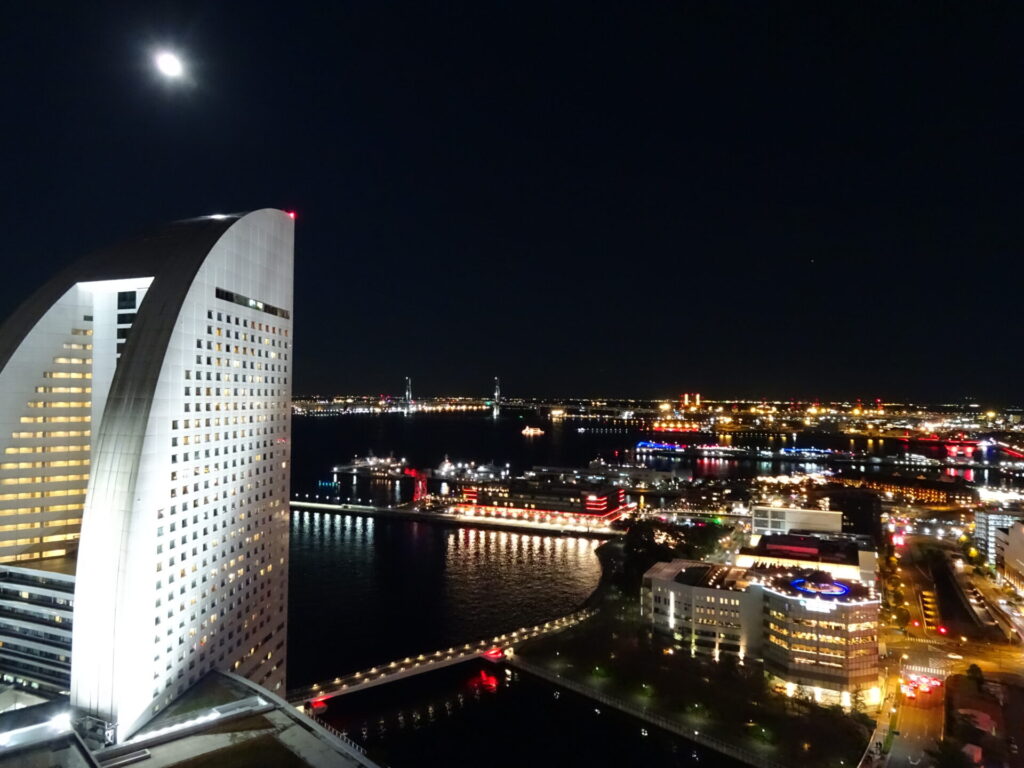 横浜ベイホテル東急、THE YOKOHAMA BAY HOTEL TOKYU、ベイクラブフロア、25階ベイクラブラウンジ、眺望、横浜みなとみらい、横浜港、夜景