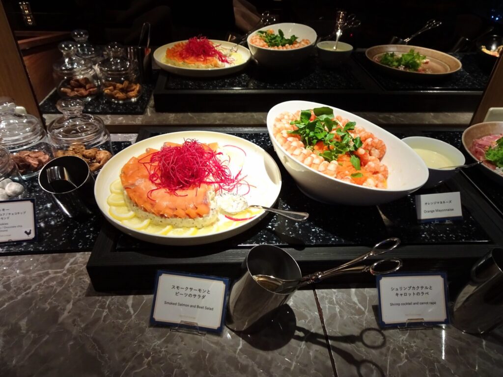 横浜ベイホテル東急、THE YOKOHAMA BAY HOTEL TOKYU、ベイクラブフロア、25階ベイクラブラウンジ、カクテルタイム、フードコーナー