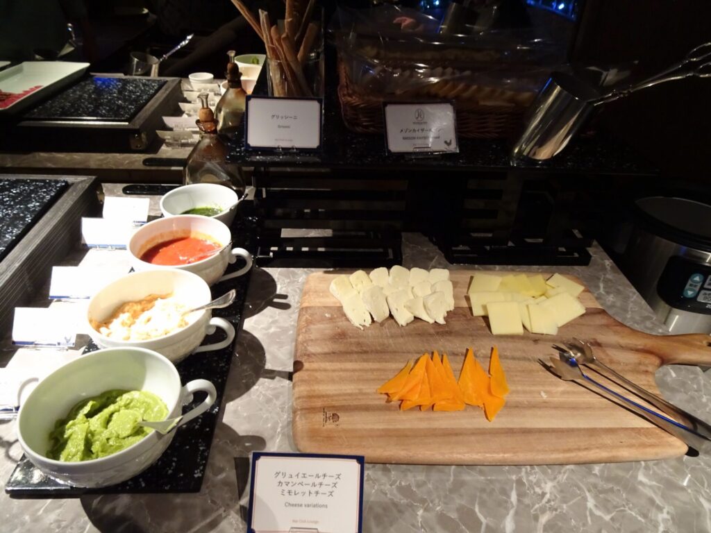 横浜ベイホテル東急、THE YOKOHAMA BAY HOTEL TOKYU、ベイクラブフロア、25階ベイクラブラウンジ、カクテルタイム、フードコーナー