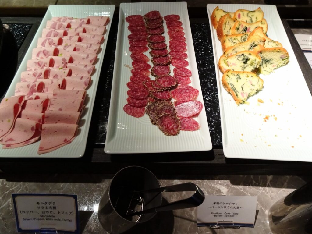 横浜ベイホテル東急、THE YOKOHAMA BAY HOTEL TOKYU、ベイクラブフロア、25階ベイクラブラウンジ、カクテルタイム、フードコーナー