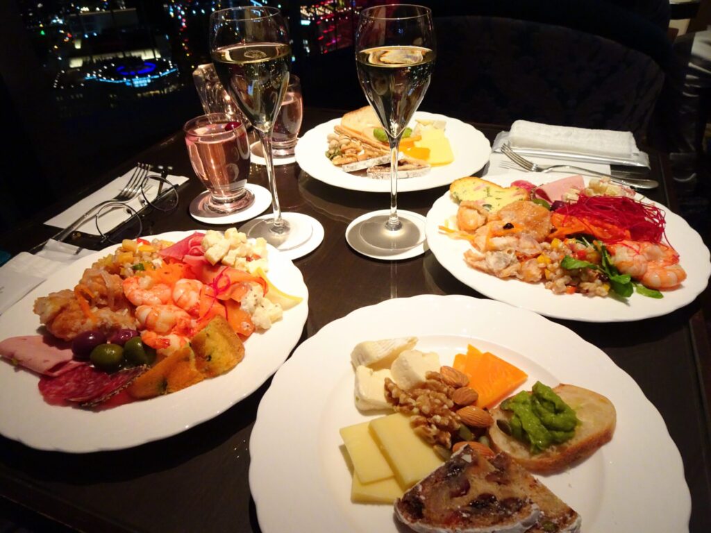 横浜ベイホテル東急、THE YOKOHAMA BAY HOTEL TOKYU、ベイクラブフロア、25階ベイクラブラウンジ、カクテルタイム