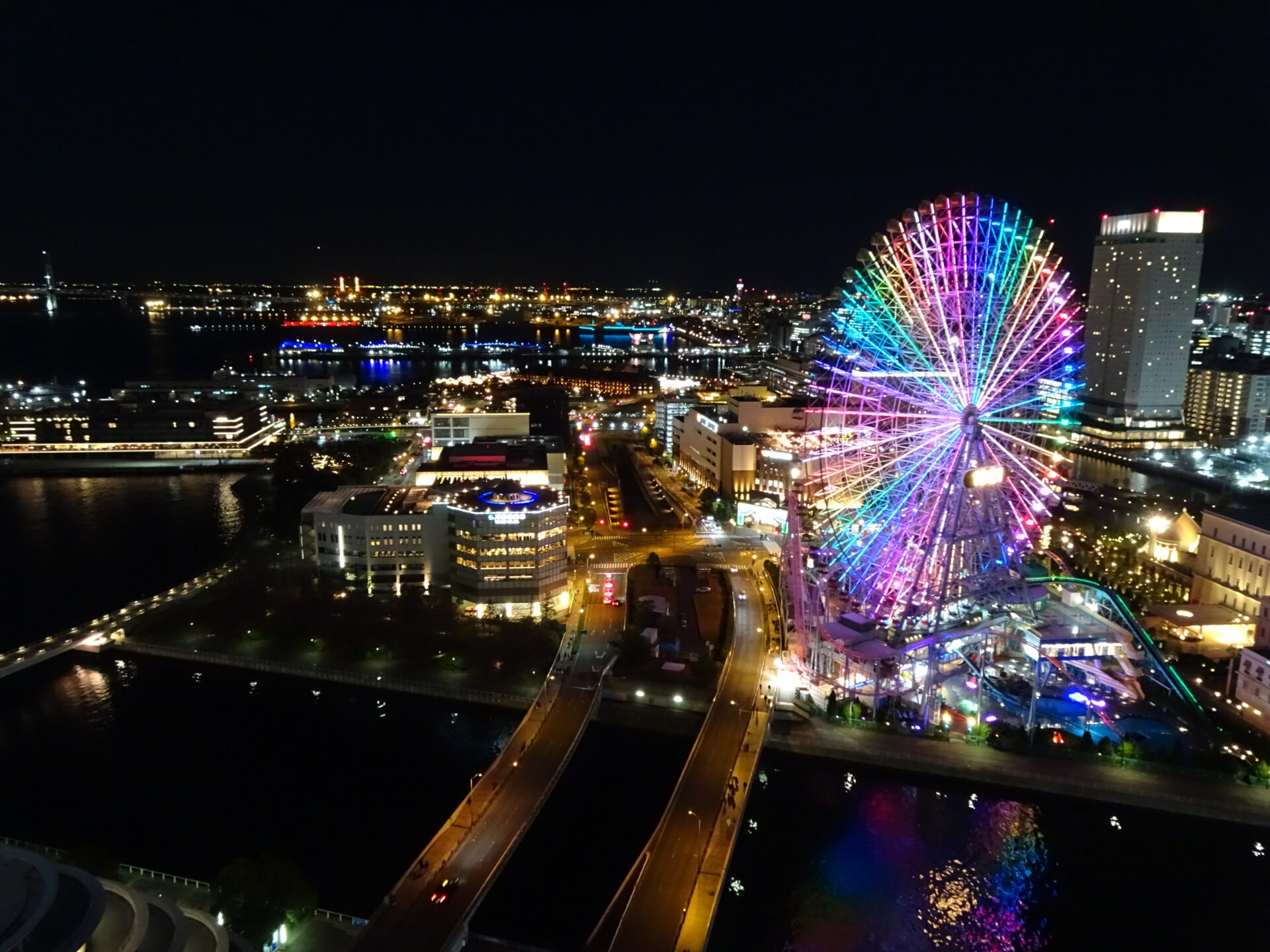 横浜ベイホテル東急、THE YOKOHAMA BAY HOTEL TOKYU、ベイクラブフロア、25階ベイクラブラウンジ、眺望、横浜みなとみらい、横浜港、大観覧車、夜景