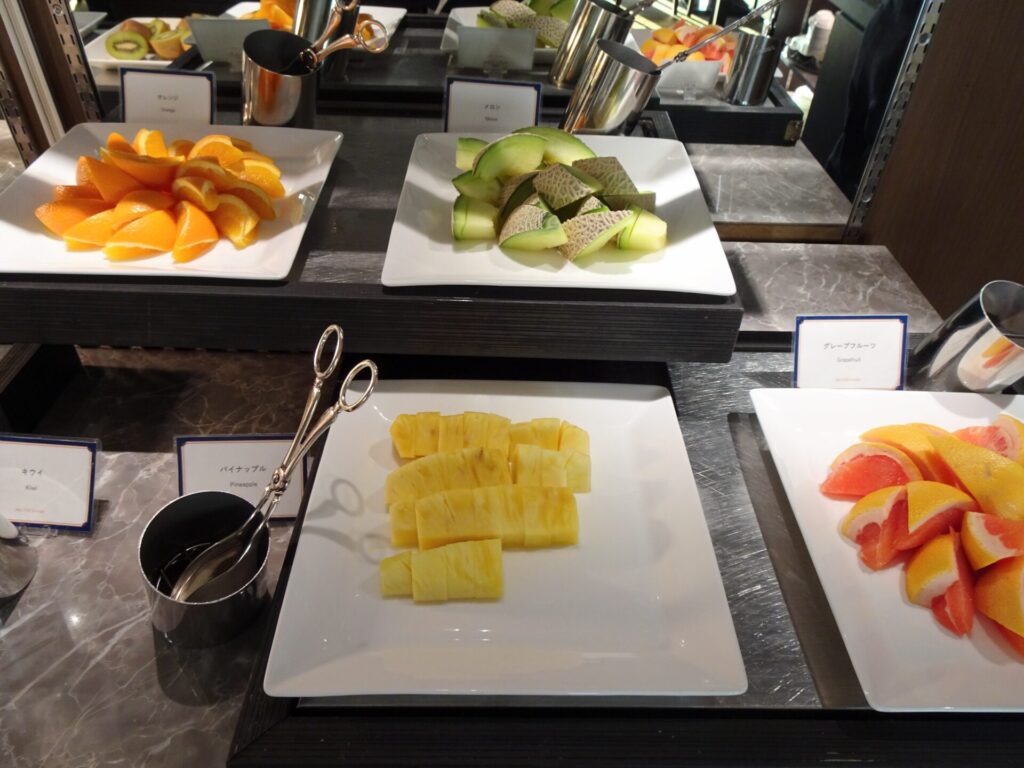 横浜ベイホテル東急、THE YOKOHAMA BAY HOTEL TOKYU、ベイクラブフロア、25階ベイクラブラウンジ、ラウンジ朝食、フルーツ