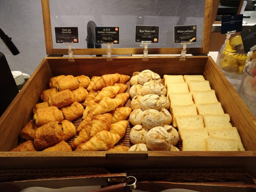 ザ・ゲートホテル横浜 by HULIC、THE GATE HOTEL横浜 by HULIC、1階「Anchor Grill Yokohama」朝食、パン