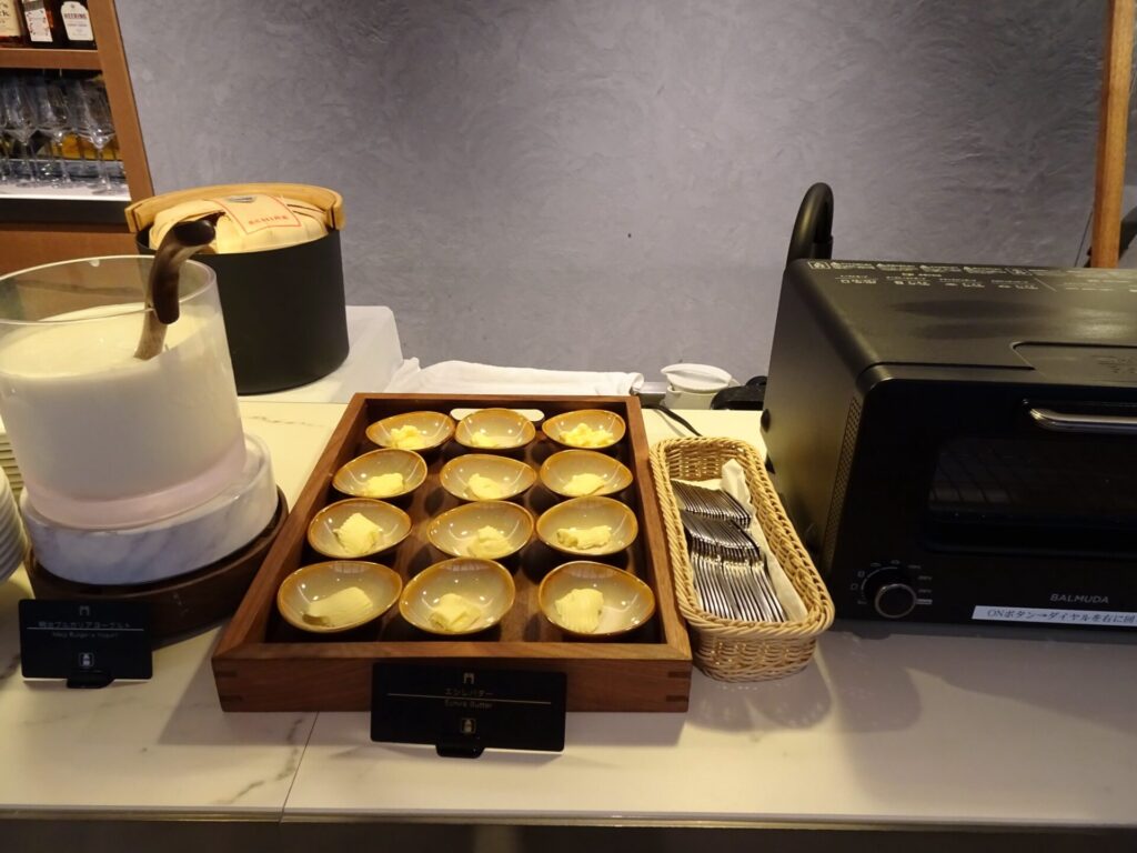 ザ・ゲートホテル横浜 by HULIC、THE GATE HOTEL横浜 by HULIC、1階「Anchor Grill Yokohama」朝食、エシレバター、ヨーグルト